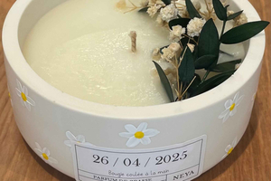 Workshop to create a scented candle with dried flowers