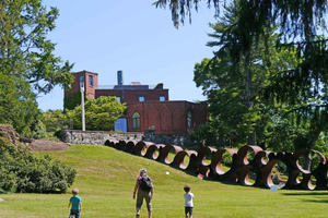 Fra Inngang til deCordova Sculpture Park og togbillett