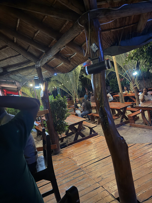 Il Pomodoro Maun/ Poms Beer Garden