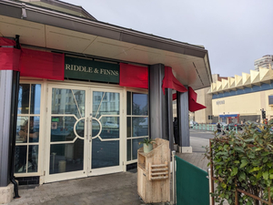 Riddle & Finns The Beach