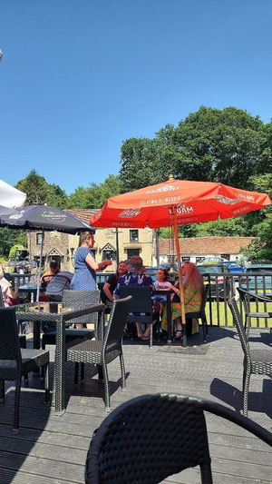 White Hart Pub and Indian Cusine