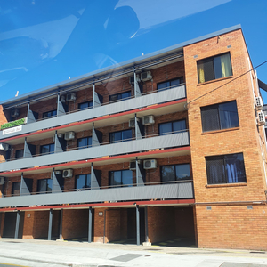 Kingsford Riverside Inn