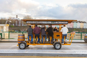 Bristol: Beer Bike Tour with Drinks and Music