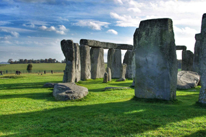 From Cambridge: Guided Day Tour to Bath and Stonehenge