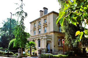 Victoria Square Hotel