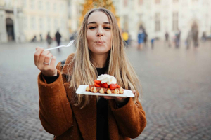 Brussels Private Food Tour: Waffles, Fries, Beer & History