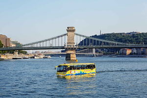 tour en autobús anfibio con chapuzón en el Danubio