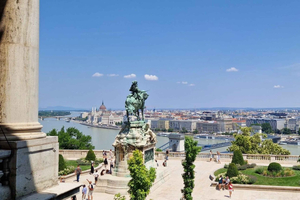 tour a pie de historia militar por el castillo de Buda