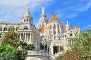 Buda Castle Walking Tour + Professional Photoshoot