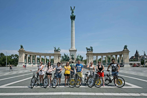 Budapest: City Bike Tour with Coffee Stop