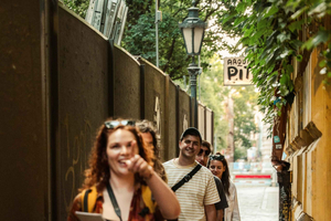 Budapest: City Scavenger Hunt with Photos ✨