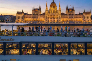 Budapest: crucero nocturno y cena con bebida de bienvenida