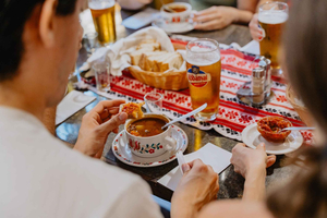 Budapest: Ruokakierros torilta tavernaan: yli 14 makua ja viiniä