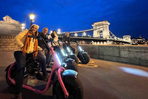 Budapest: Tour nocturno en MonsteRoller e-Scooter