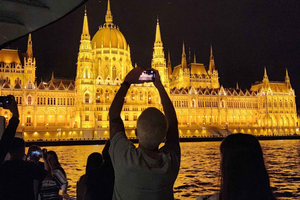 Budapest: Crucero turístico nocturno o diurno