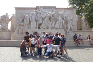 Budapest: Parliament & Its Surroundings Tour with Folk Music