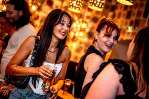 Budapest: Ruin Bar Pub Crawl con tickets de entrada