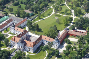 Budapest: Sisi Palace Tour with Hungarian Horse Show & Lunch