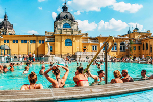 Budapest: Balneario Széchenyi Día Completo con Degustación Opcional