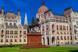 Budapest Walking City Tour - From Tourist to Local