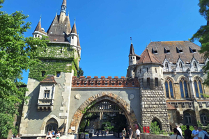 Lugares de Budapest famosos por películas de Hollywood: tour privado en coche eléctrico