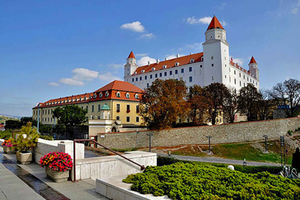 From Budapest: Bratislava Day Trip