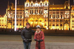 tour nocturno en Segway con guía y luces doradas
