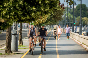tour guiado en bici eléctrica con degustación de comida callejera