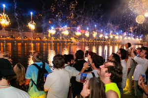 fiesta de fuegos artificiales del día de San Esteban y paseo en barco con prosecco