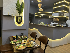 Moon Food & Bar - Vietnamese Restaurant