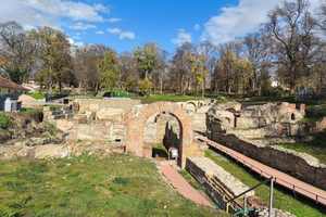 Vanuit Veliko Tarnovo: Thracisch graf in Starosel en Romeinse baden