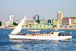Nessebar: tour en barco de 4 horas incl. pesca, comida y bebidas