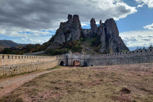 Sofía: tour de 1 día a las rocas de Belogradchik y la cueva de Venetsa