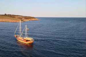 Sozopol: paseo en yate al atardecer con vistas a la isla de San Iván