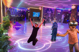Varna: entrada al parque Xplorify VR con realidad virtual, simulación de carreras y escape