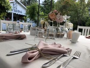 MAVRUDA Restaurant & Garden