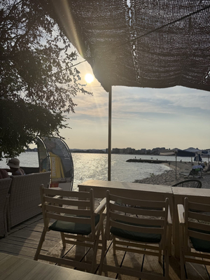 Paradise Beach Bar, Seafood&Grill