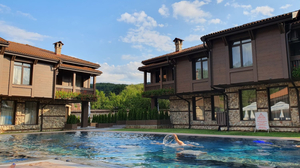 V Chalet Residence