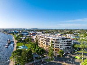 Riverside Apartments & Hotel