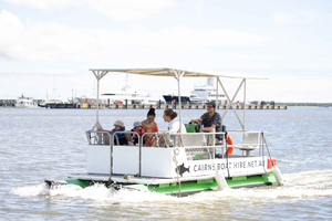 Cairns: Noleggio di barche con pontile con barbecue e pesca opzionale