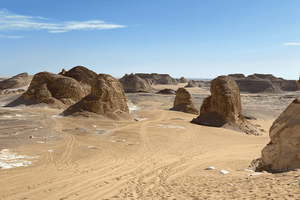 2-tägige Black & White Deserts Tour und Aktivitäten