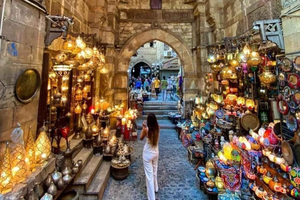 Desde Hurgada: El Cairo oculto, pirámides e iglesia troglodita