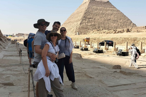 Tour privato di un giorno alle Piramidi di Giza, al Museo delle Mummie e al Bazar