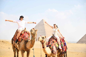 Hurghada: Cairo Pyramids, Sphinx, Museum Day Tour with Lunch