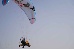 Paramotor-upplevelse över de stora pyramiderna i Kairo, Egypten