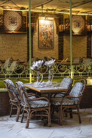 LE Grillon Restaurant & Garden Cafe