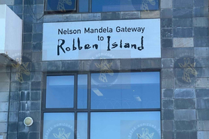 Cape Town: Robben Island Ferry with Prison Ticket and Tour