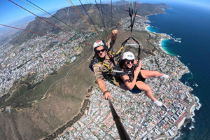 Cape Town: Tandem Paragliding with views of Table Mountain