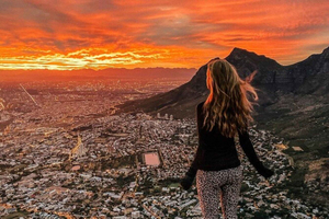 Lion's Head Sunrise Hike with Guide & Pickup