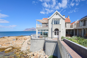 By The Sea Kalk Bay